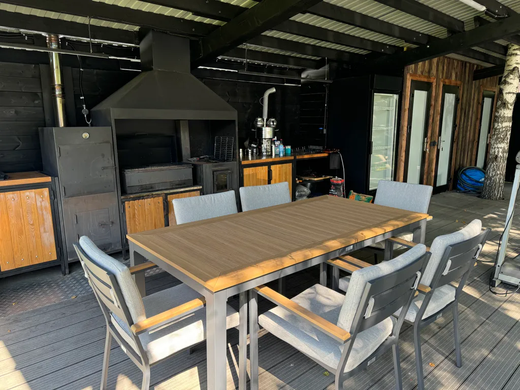 Коттедж Дом с летним бассейном (4 спальни) — Дубна