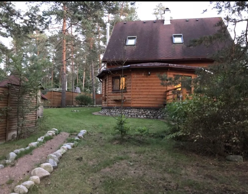 Коттедж Дом для отдыха в живописном месте — Луга