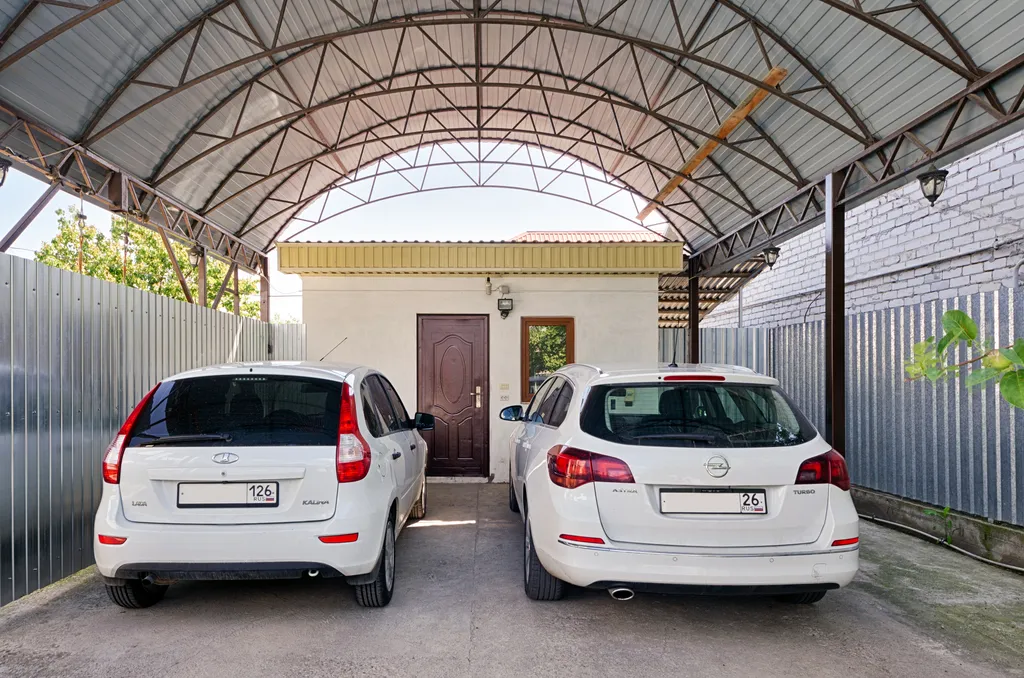 Дом с бассейном