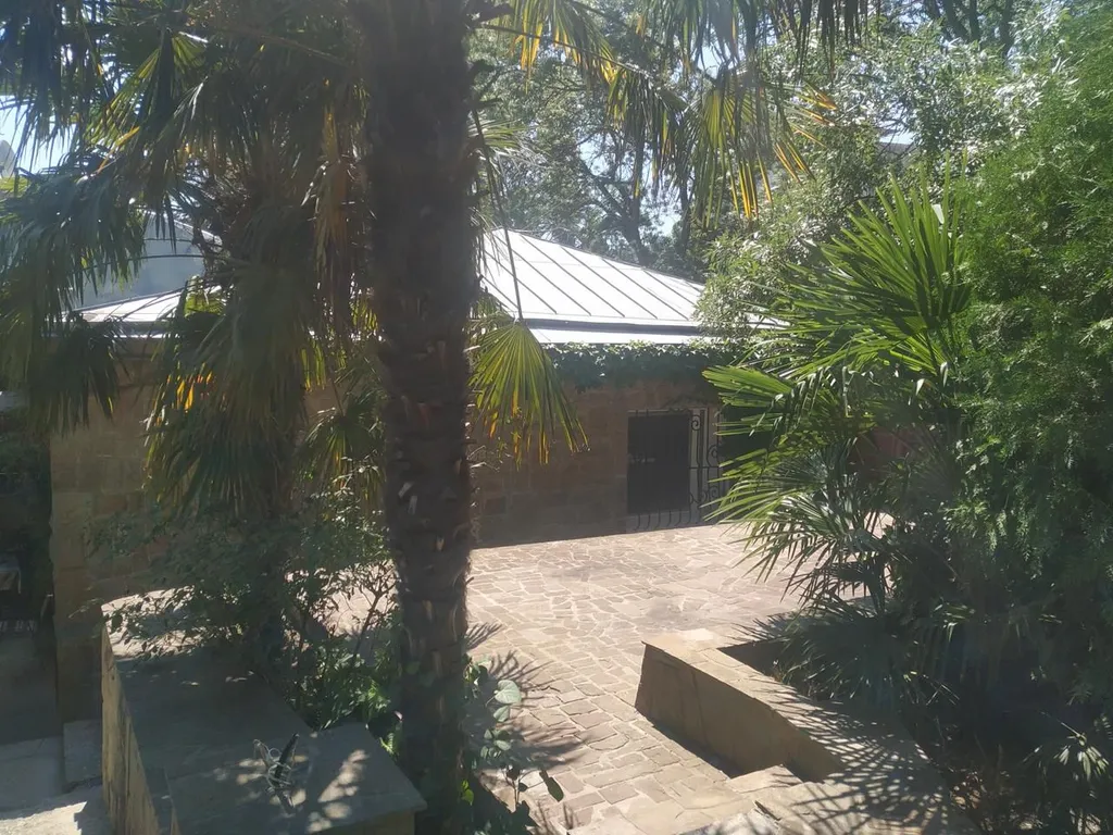 Бутовый дом на участке 5 соток