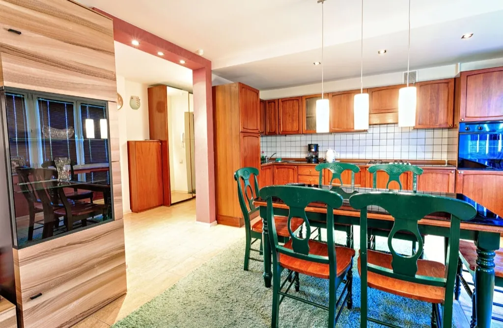 Двухкомнатные апартаменты с панорамным видом на детский парк Горького