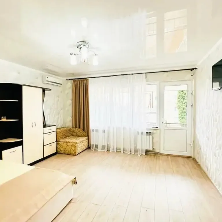 Этаж дома в центре с видом на море и горы