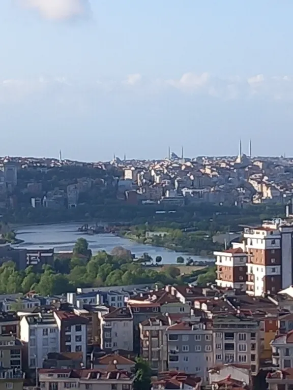 Видовая квартира с террасой в центре