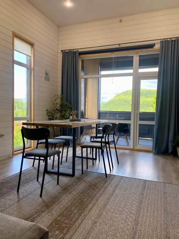 Уютный дом с видом на горы