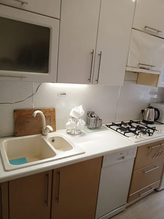 Чистая уютная с высокими потолками квартира