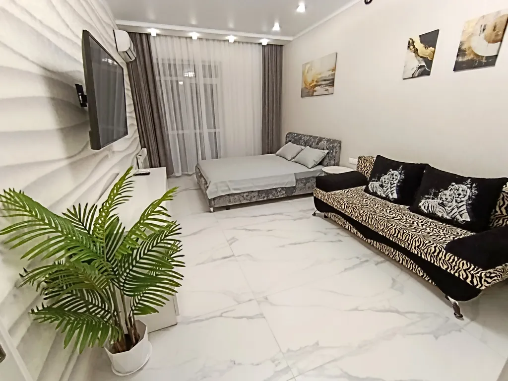 Новая евро-двушка с панорамным видом на море и пляж перед домом