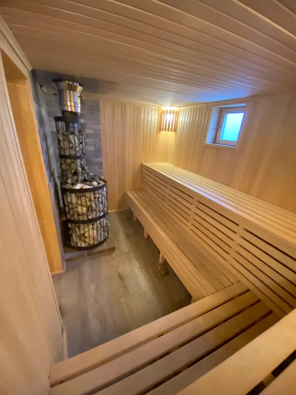 Дом с баней, джакузи и летним бассейном