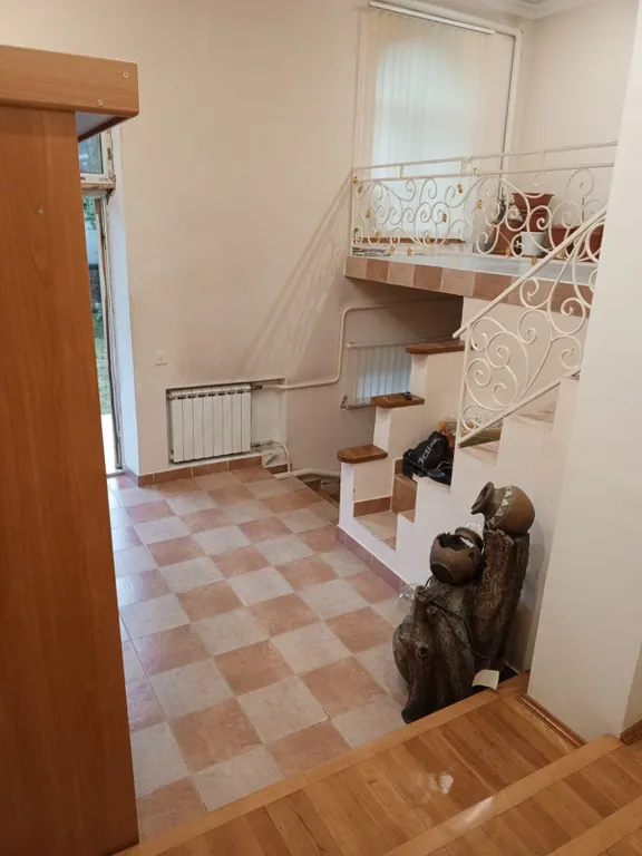 Отдельный большой дом в курортной зоне, с беседкой и мангалом.