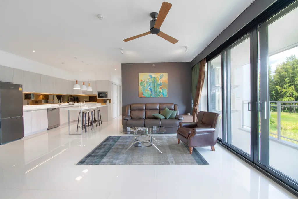 Три спальни с видом на море и озеро