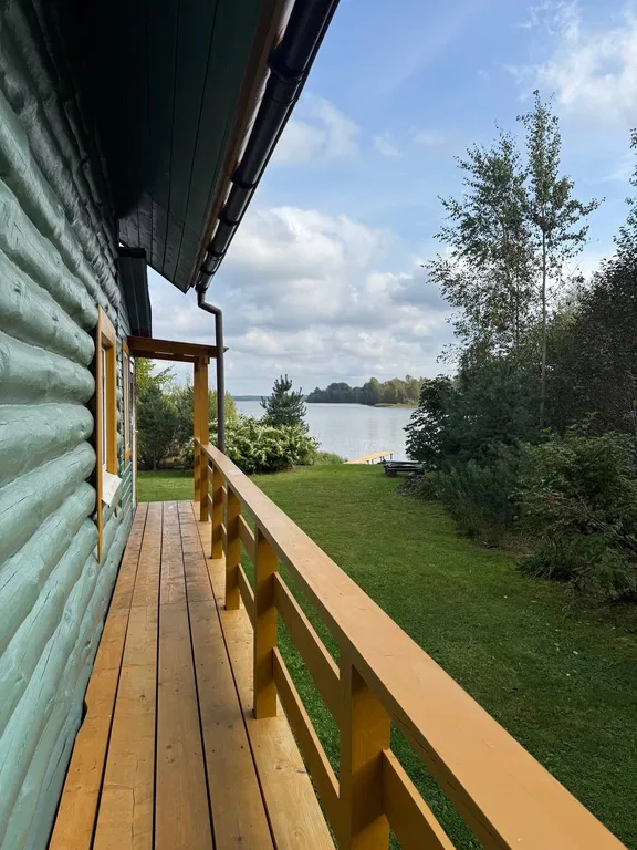 Дом на берегу озера