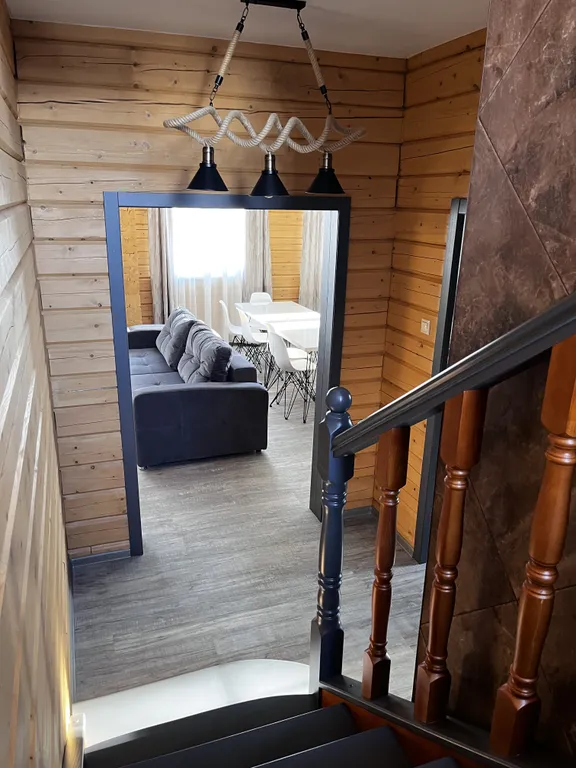 Усадьба в лесу с видом на горы