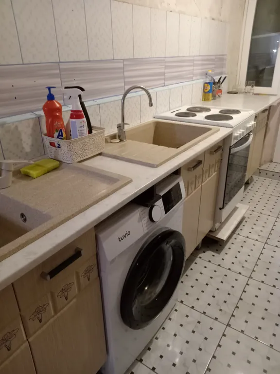 Уютная комната в золотом квадрате Западного