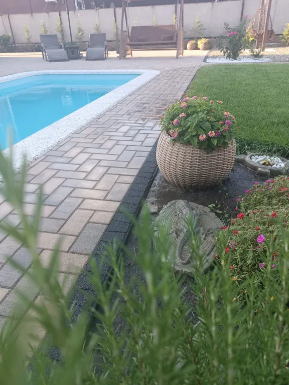 Приятный дом с бассейном и баней