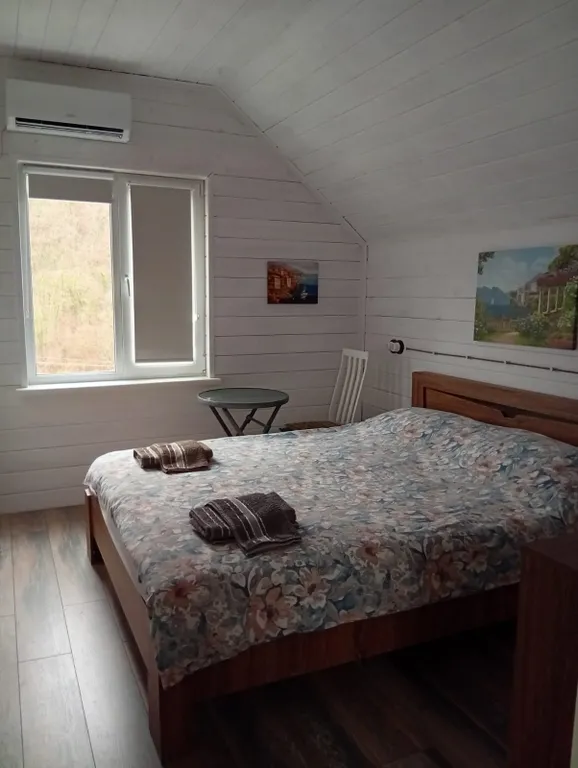 Уютный домик с видом на озеро