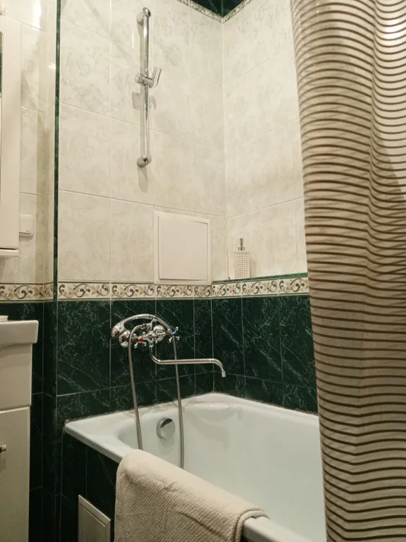 Чистая уютная с высокими потолками квартира