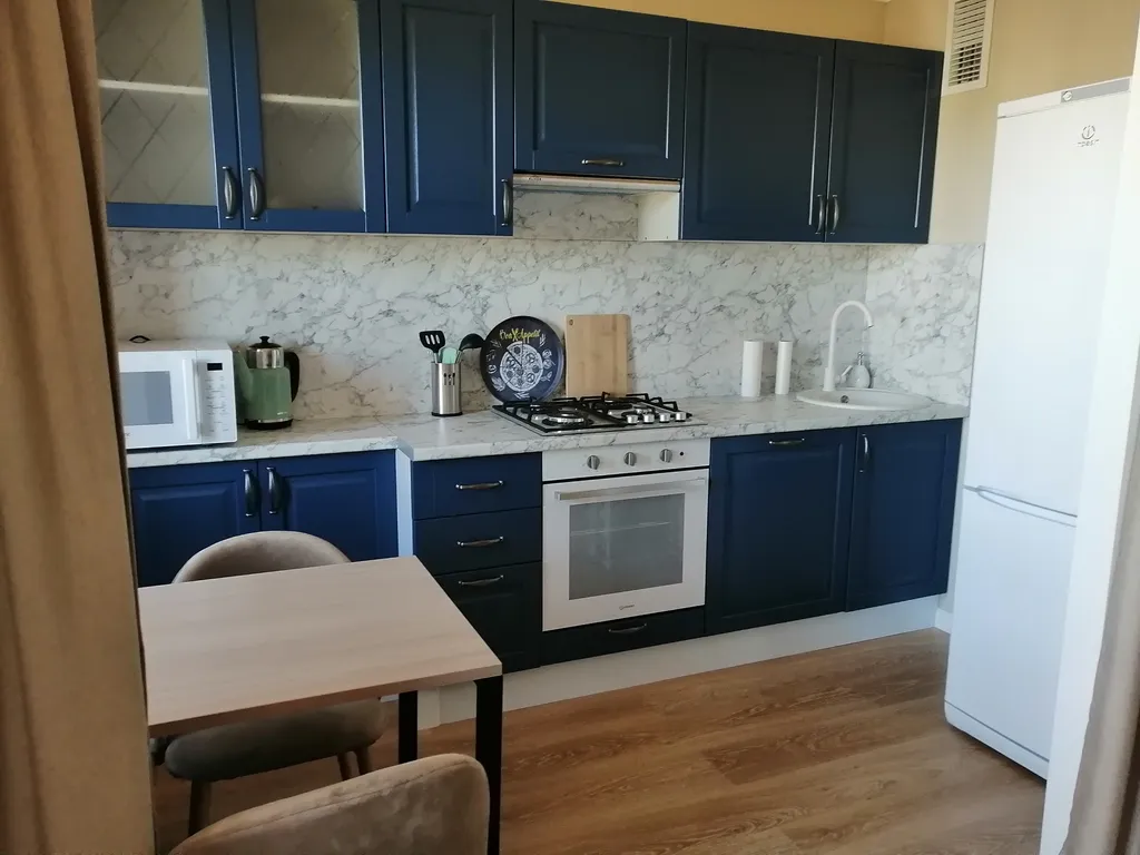 Студия с видом на город