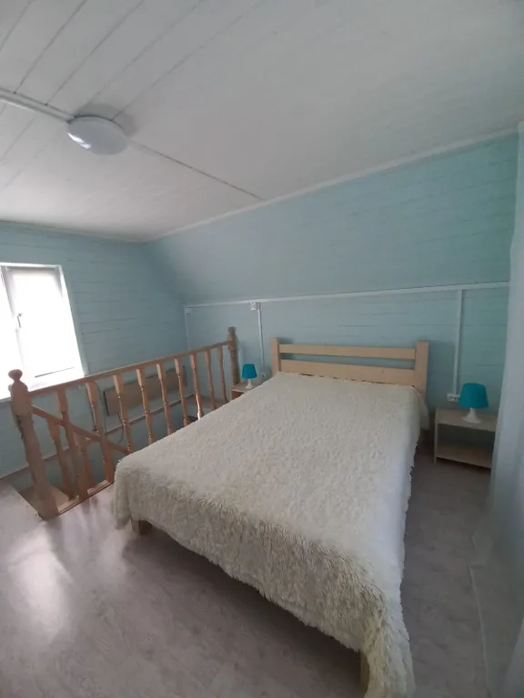 Участок с домом на берегу реки Лагутник