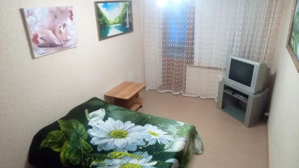 Уютная чистая квартира с кондиционером, рядом трасса М5 — аренда посуточно в Тольятти