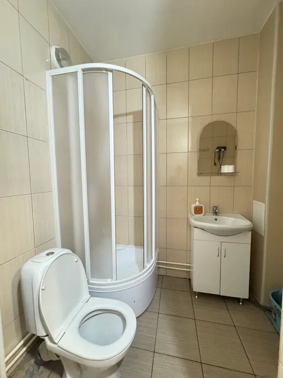 Уютная студия с большой кроватью в спальном районе