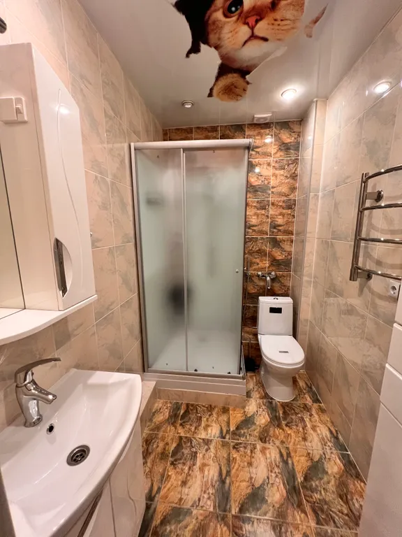 Евротрешка в таунхаусе с лужайкой и зоной барбекю