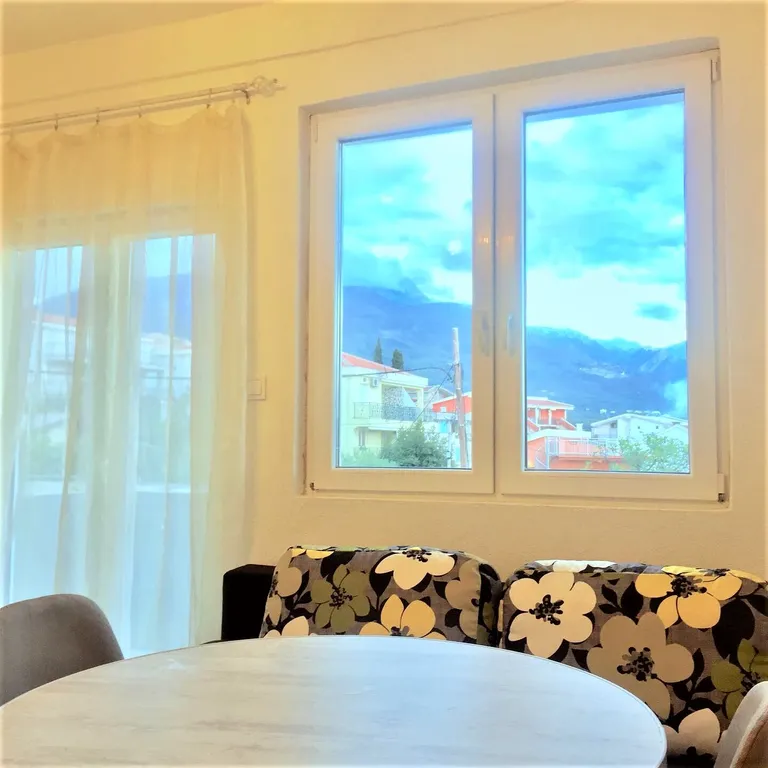 Апартаменты Париж с отдельной спальней и видом на море