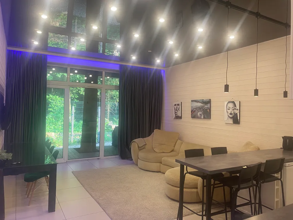 Современный дом в лесу