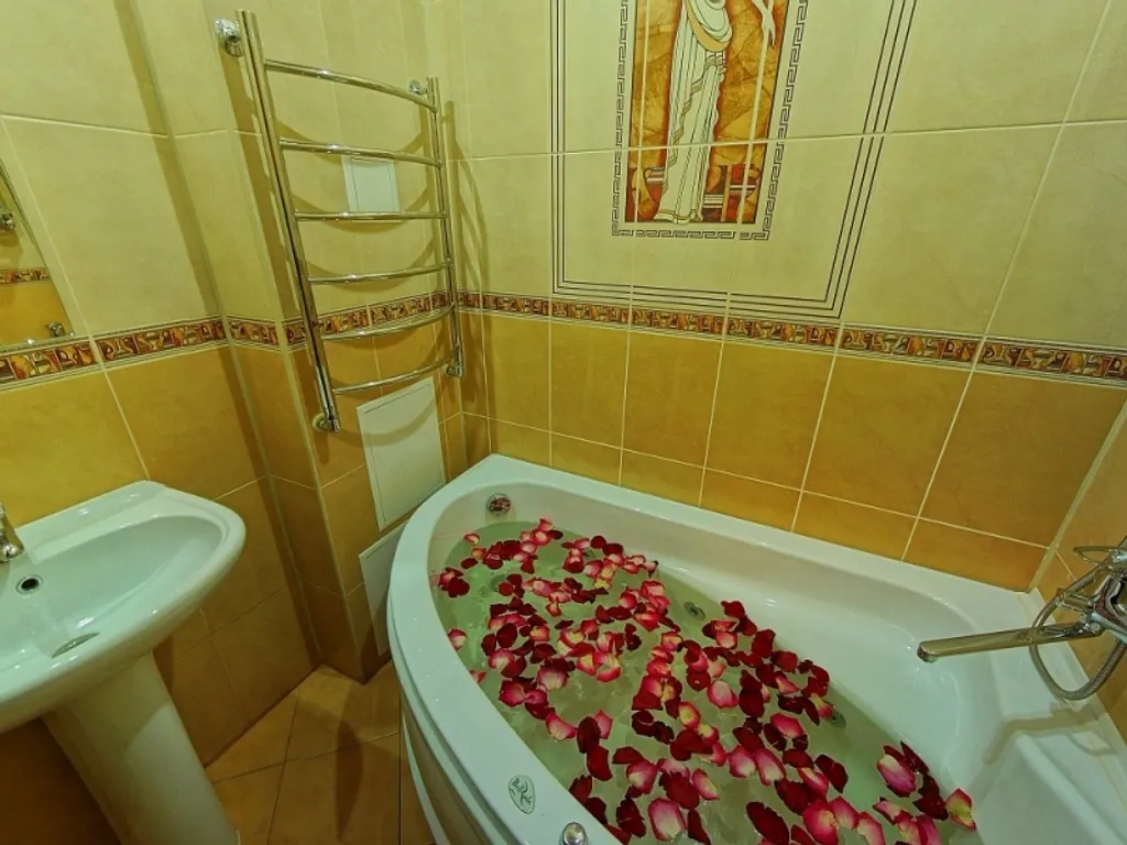 Романтичная квартира golden lux для пары, с джакузи