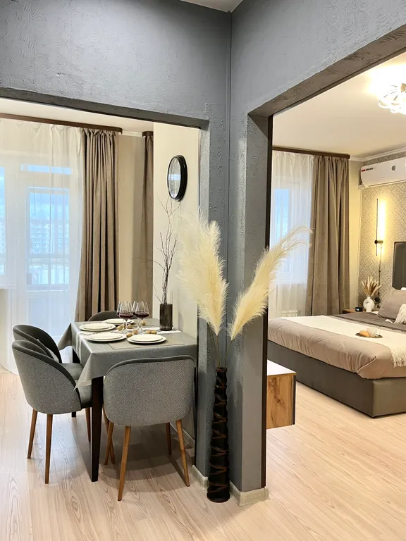 Дизайнерская квартира на Взлетке рядом с торговым центром Планета