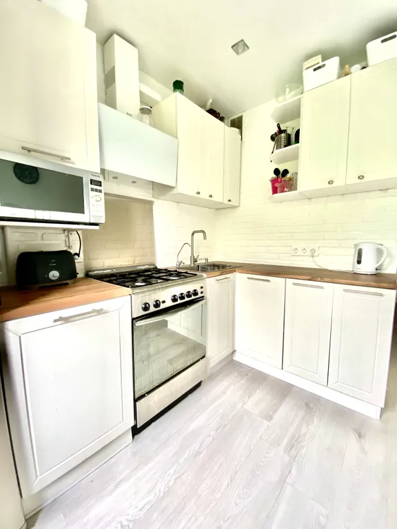 Светлая уютная квартира возле метро