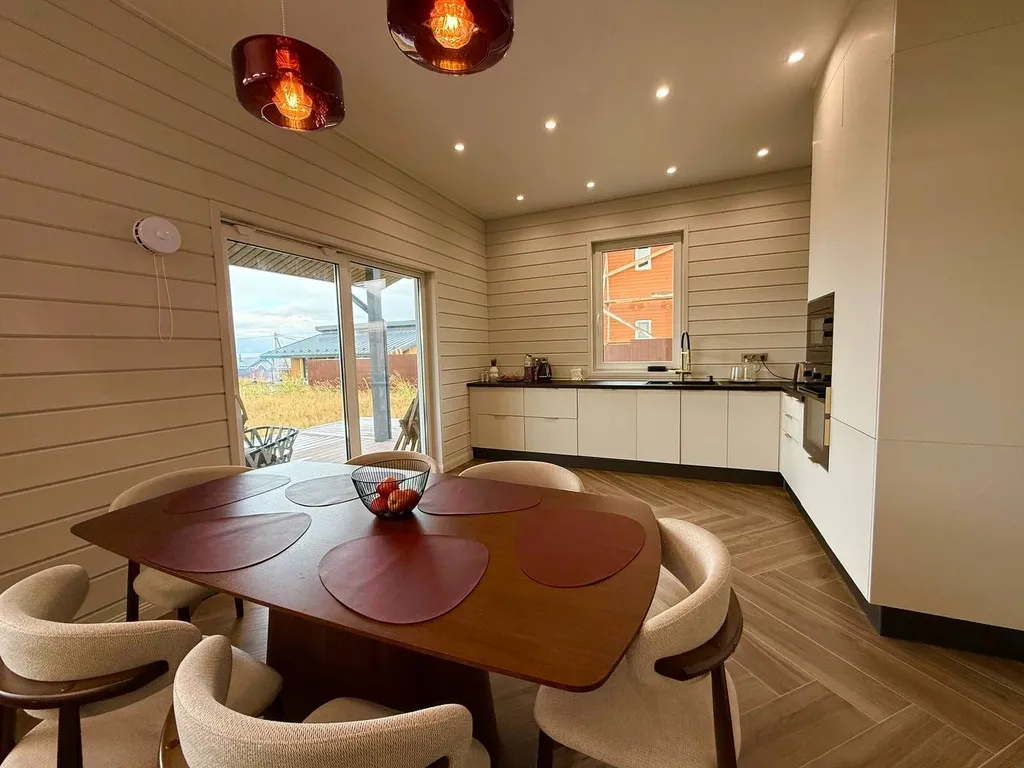 Загородный дом с большой террасой, кострищем и финской сауной