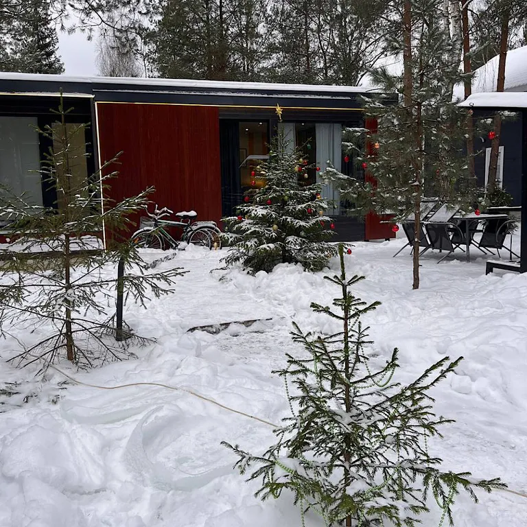 Домик в Соснах с баней и горячими ваннами Cube с баней