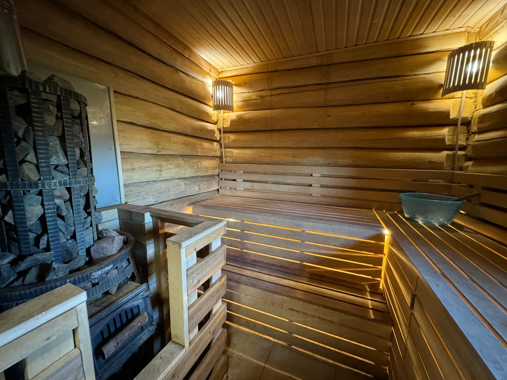 Загородный коттедж из сруба с баней, чаном, купелью и мангальной зоной