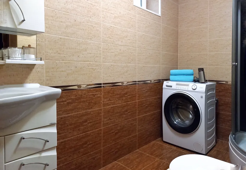 Апартамент напротив парка Победы, с отдельным двором, гараж