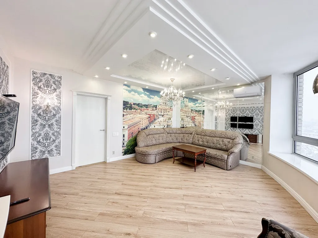 Апартаменты с панорамными окнами на залив