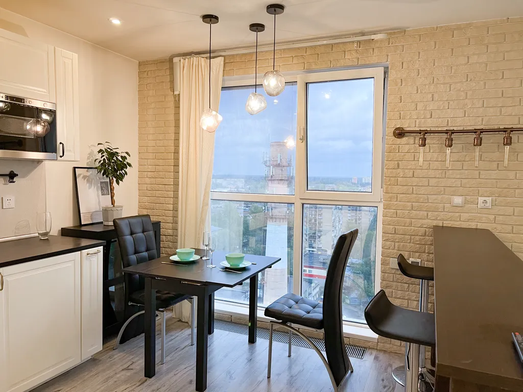 Дизайнерская квартира с панорамными окнами и кондиционером ЖК Акварели