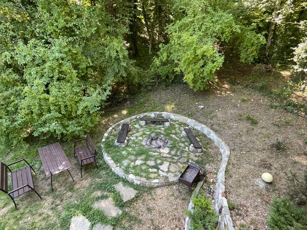 Круглый дом в горах