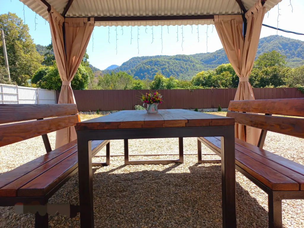 Гуамкаюг. Дом с купелью и видом на горы