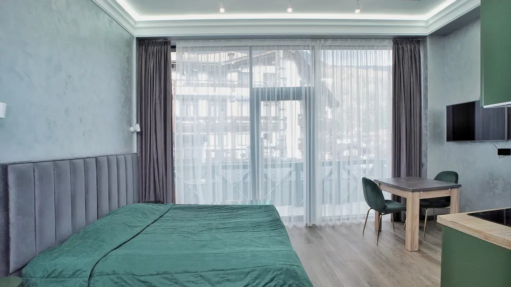 Панорамный апартамент с балконом, центр, лучшая локация