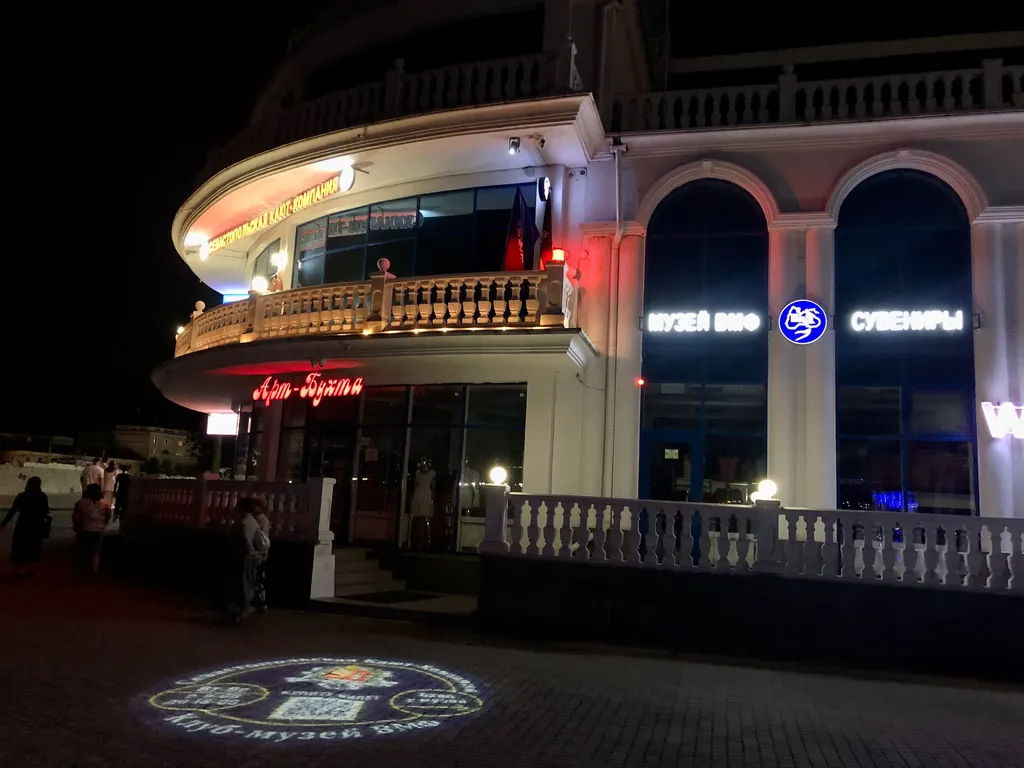 Апартаменты в центре с видом на Севастопольскую бухту