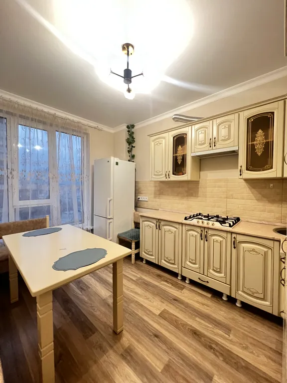 Уютная 2-комнатная квартира с дизайнерским ремонтом