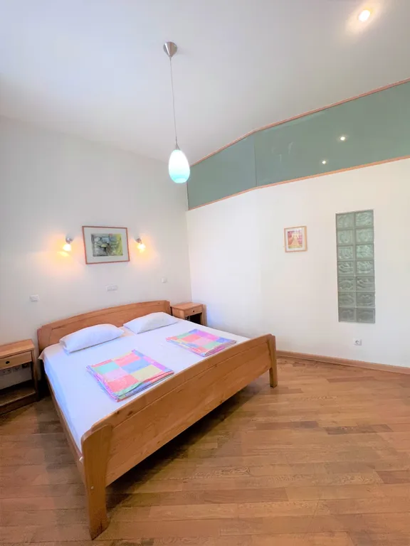 Квартира с балконом у площади Республики и экскурсии с Рубеном