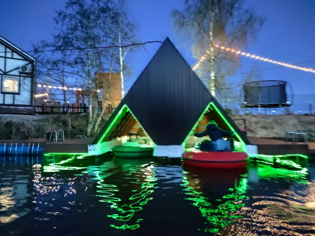 Дом на берегу озера