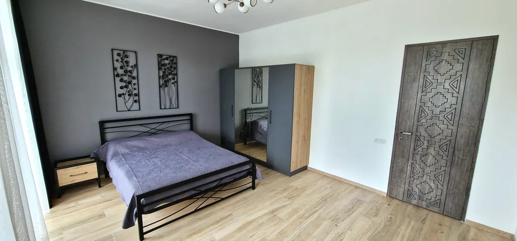 3-комнатная квартира с видом на парк у площади Республика