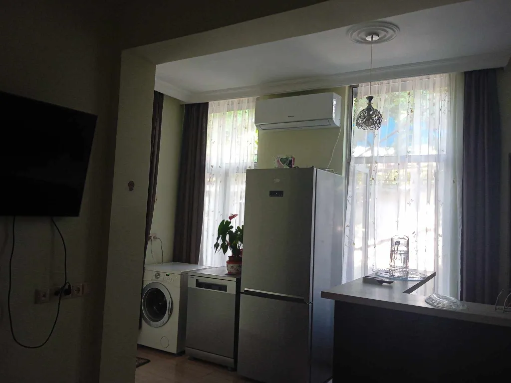 Квартира Комната в частном доме со своей куxней и санузлом — Батуми