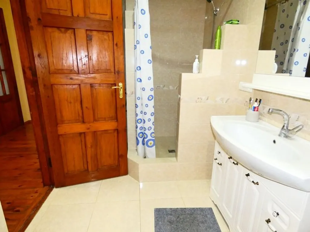 4-комнатный Дом