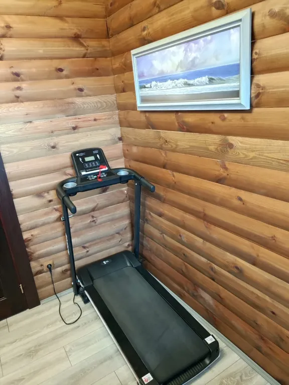 Уютный загородный дом с видом на лес