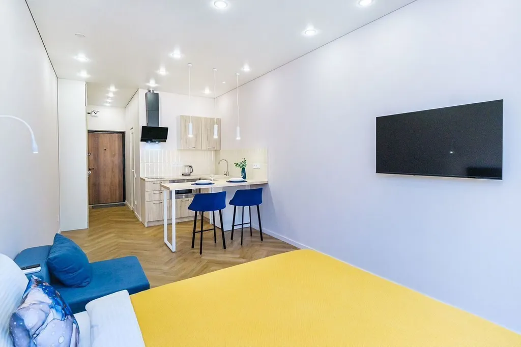 Дизайнерская светлая студия для 3 человек