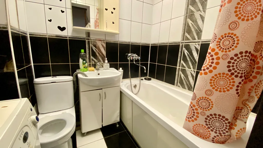 Рядом с детской больницей