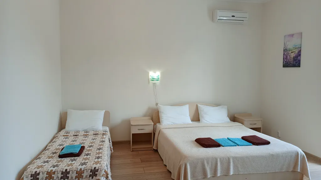 Квартира Трёхместная комната с санузлом и видом на море — аренда посуточно в Отрадное