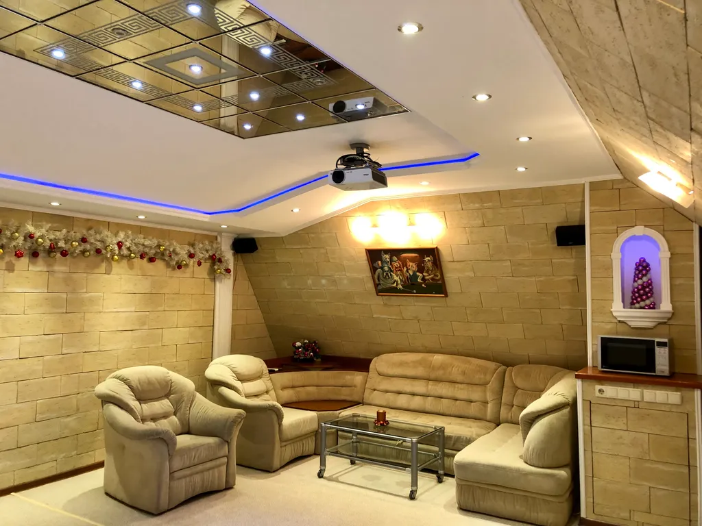 Дом с бассейном и сауной в 5 минутах на автомобиле до Коломенского Кремля